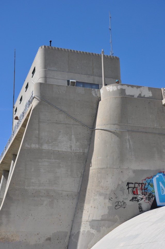 LA, Philadelphia engineers conduct hydraulic steel structure inspection at Sepulveda Dam