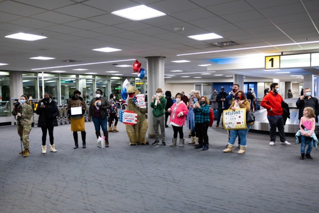 196th MPAD Soldiers return home from overseas deployment