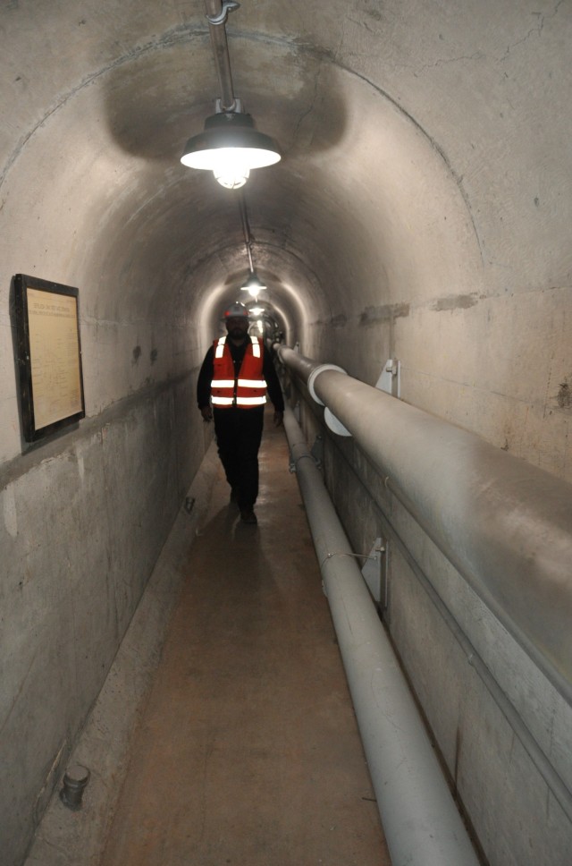 LA, Philadelphia engineers conduct hydraulic steel structure inspection at Sepulveda Dam
