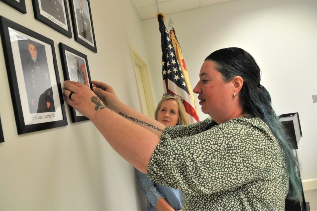 Gold Star Spouses assist with Wall of Honor unveiling at Fort Lee