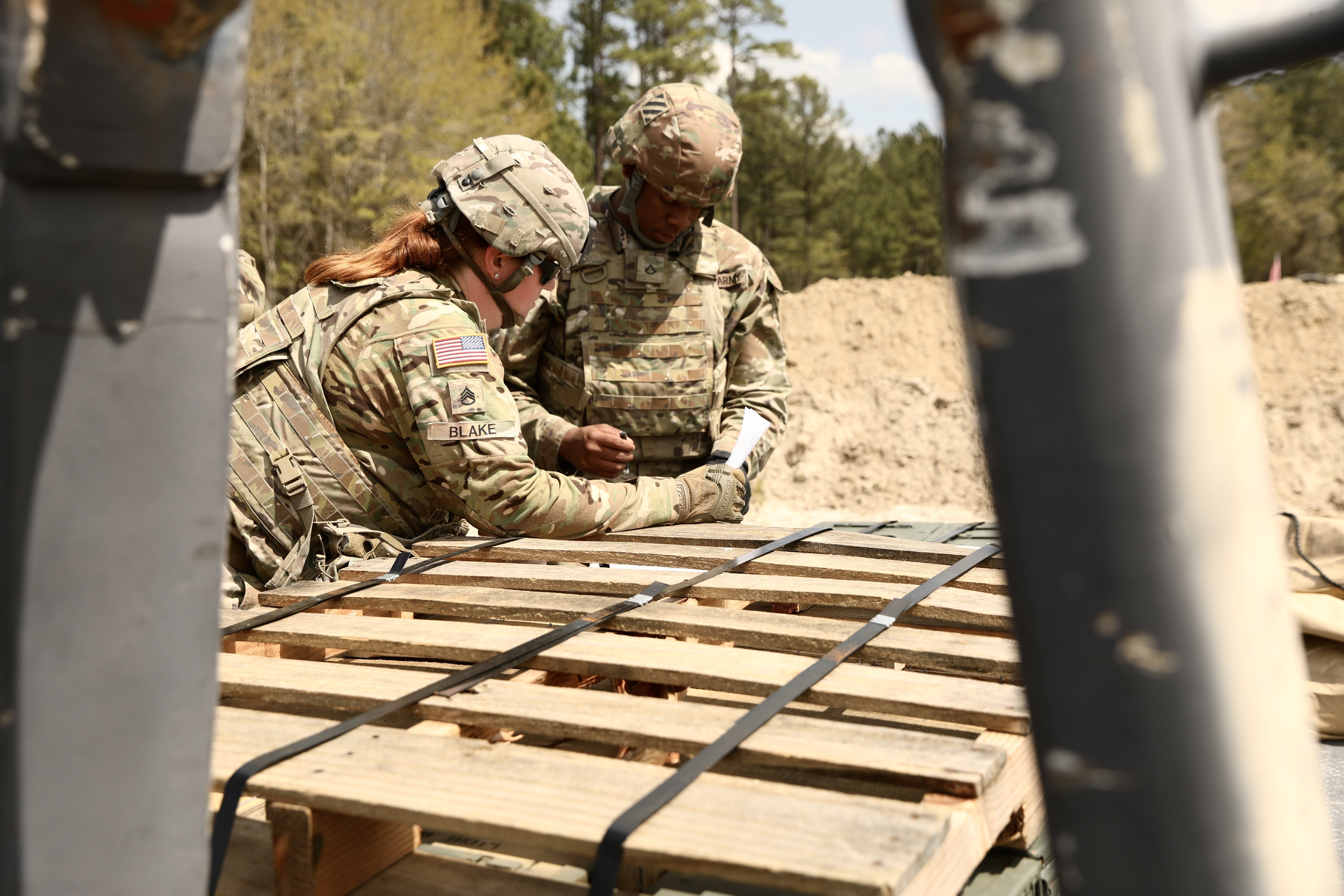 24th Ordnance Company builds proficiency Arming the Rock | Article