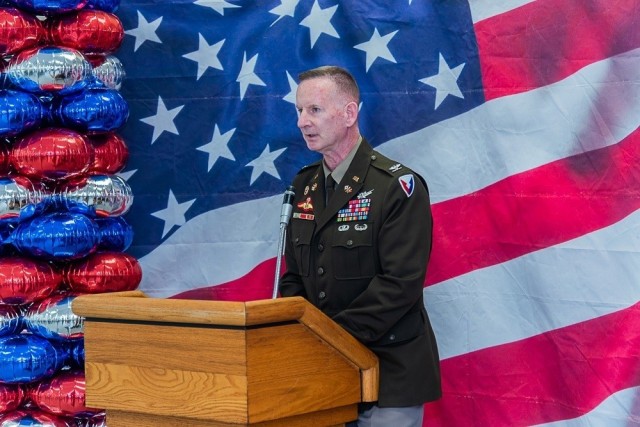 Garrison Commander Col. Glenn Mellor thanks Vietnam veterans on behalf of today’s Soldiers