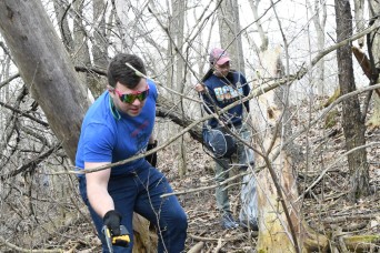 Fort Drum Soldiers, family members participate in Thompson Park cleanup