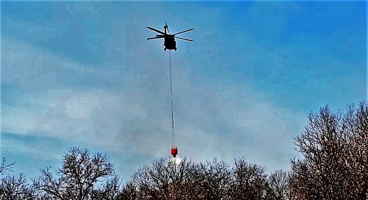 Photo Essay: Wisconsin Army National Guard UH-60 Black Hawk crew holds ...