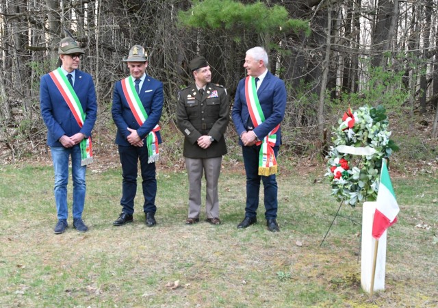 Fort Drum garrison commander hosts Italian delegation on installation tour