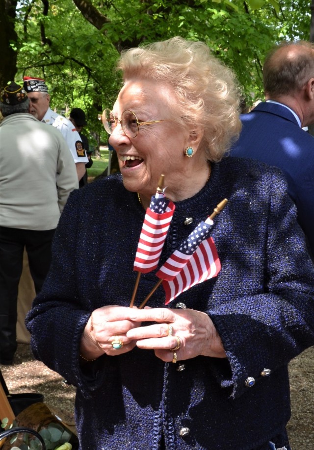 Soldiers from U.S. Army Garrison Italy return a birthday cake after 77 years