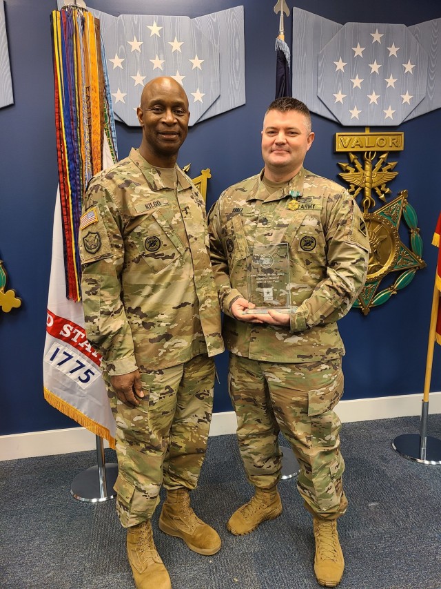 U.S. Army Sgt. 1st Class Andrew Sholtz (right), an inspector general noncommissioned officer assigned to 3rd Infantry Division, Fort Stewart, Georgia, poses for a photo at the Pentagon with Maj. Gen. Mitchell Kilgo, the U.S. Army deputy inspector general, April 20, 2022, after being awarded the title of Inspector General Noncommissioned Officer of the Year. The Office of the Inspector General provides impartial, objective and unbiased advice and oversight to Soldiers through relevant, timely and thorough inspection, assistance, investigations and training.(Courtesy photo)