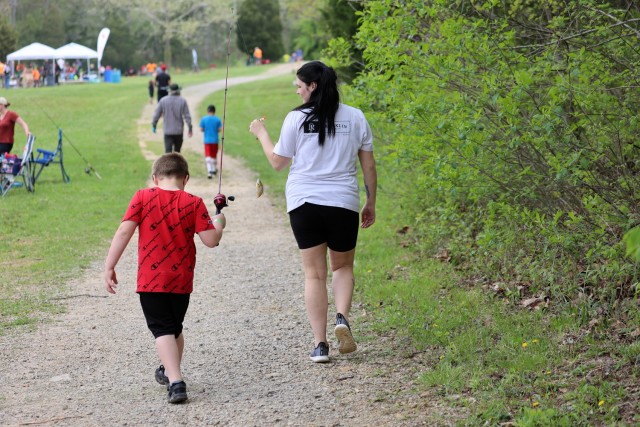 Fort Knox youth reel in prizes, family fun at first VFW/FMWR fishing derby