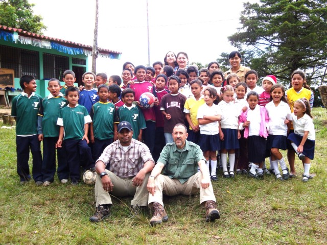 Force Protection Detachment chief awarded for community aid in Honduras