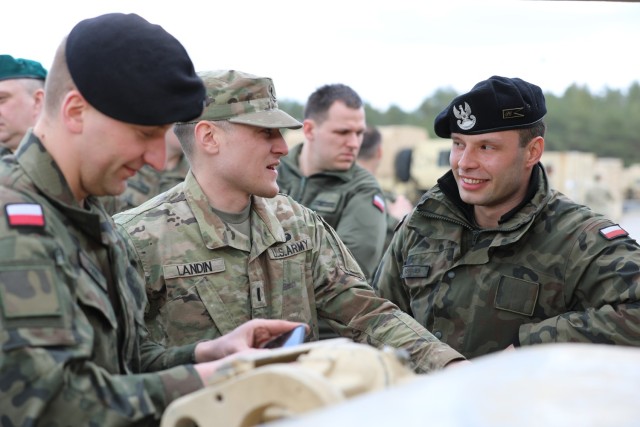 U.S. Noncommissioned Officers Teach Class on Sustainment to Polish Soldiers