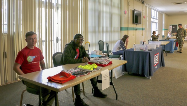 Retention resource fair shows Soldiers career options