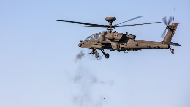 Crew members from Bravo Co., 4-2 Attack Battalion, 2 Combat Aviation Brigade, 2nd Infantry Division based out of Camp Humphreys, Korea engaged targets with 30MM ammunition during aerial gunnery qualifications on the AH-64 Apache Attack Helicopter on 24 April, 2022 on range 28, Fort Campbell, Ky., to complete their required annual certifications.