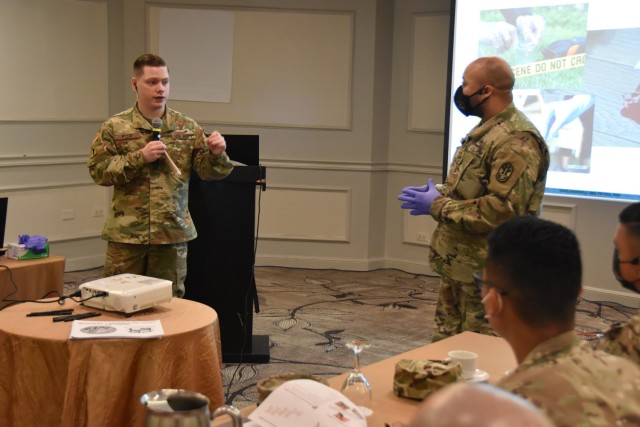 Staff Sgt. William Rudd, 1175th Military Police Co., and Staff Sgt. Jaymes Dooley (1139th MP Co.), discuss collecting DNA evidence as part of a subject matter expert exchange between Missouri National Guard Soldiers and members of Panama&#39;s law...