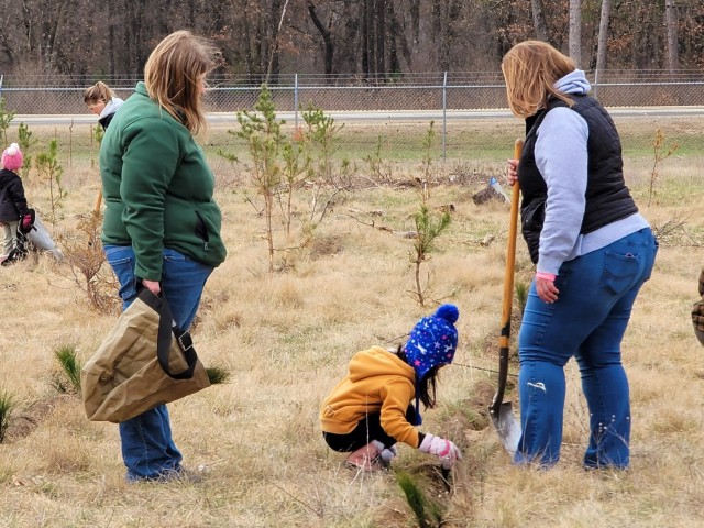 Dozens attend Fort McCoy’s 2022 Arbor Day observance, tree planting