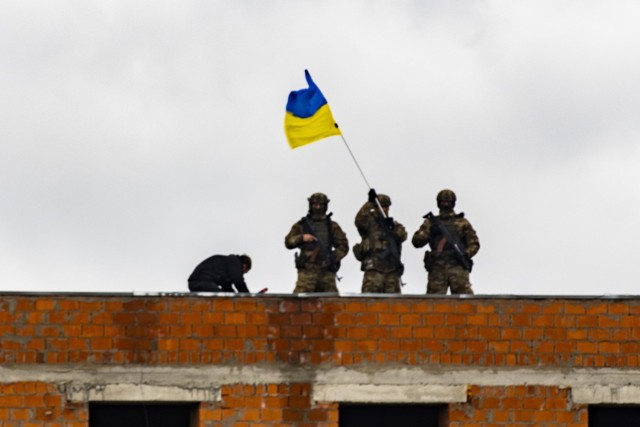Ukrainian soldiers train near Yavoriv, Ukraine, Sept. 24, 2021.