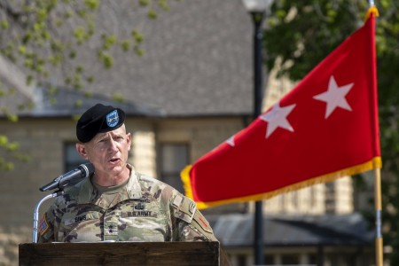 1st Infantry Division Soldiers get 'Royal' welcome, Article