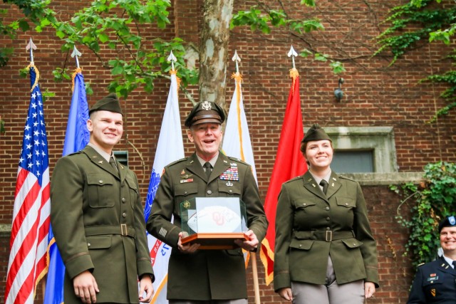 Artillery commandant administers Oath of Office to new officers