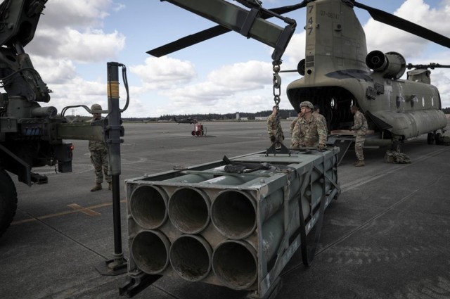 ‘Thunderbolt’ Soldiers Train with 62nd Airlift Wing to Develop Rapid Resupply Methods in an Expeditionary Environment