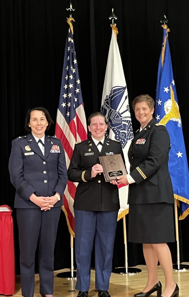 SAUSHEC honors faculty members for their contributions to military medicine