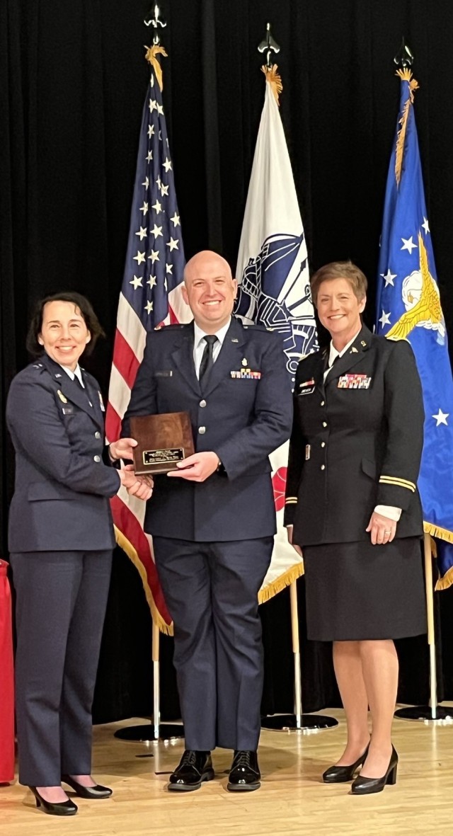 SAUSHEC honors faculty members for their contributions to military medicine