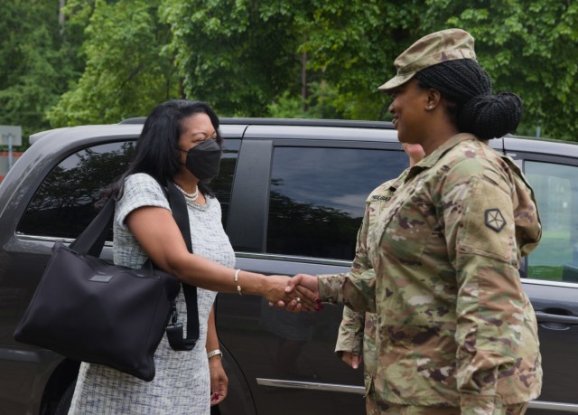 General Counsel of the Army visits V Corps