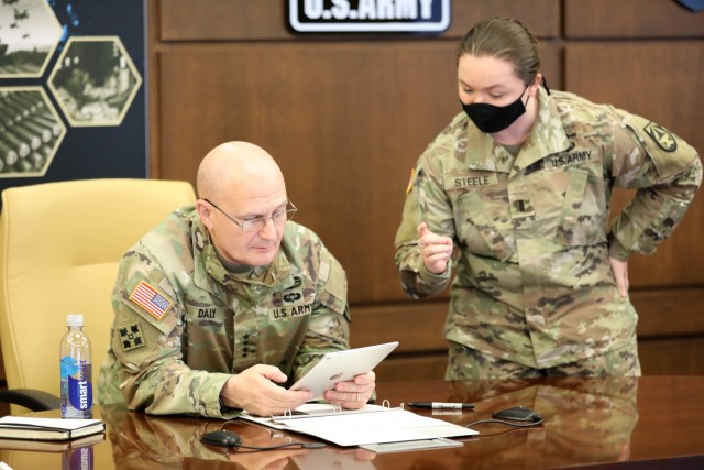 Gen. Ed Daly demonstrates Army PMCS app