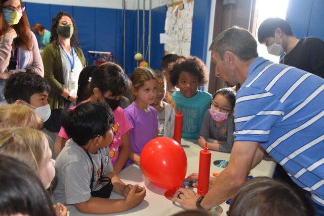 Far East District employees meet future engineers and scientists in STEAM events at Humphreys elementary schools