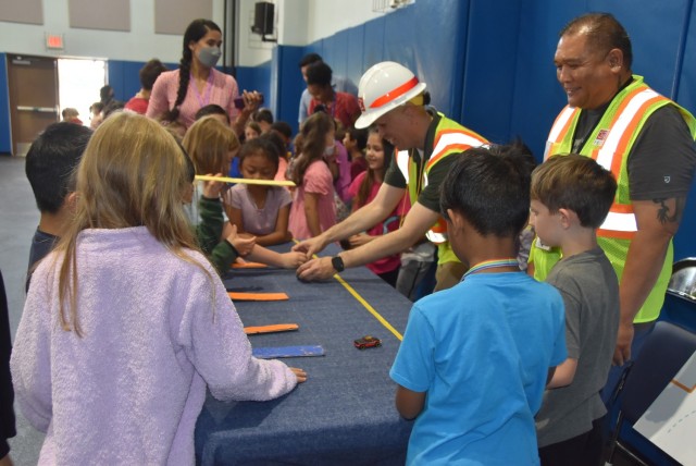 Far East District employees meet future engineers and scientists in STEAM events at Humphreys elementary schools