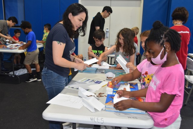 Far East District employees meet future engineers and scientists in STEAM events at Humphreys elementary schools