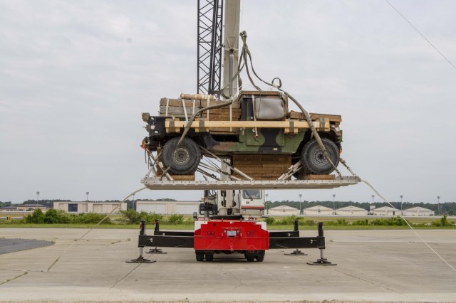 82nd Airborne troops help develop HMMWV Joint Battle Command-Platform airdrop practices 