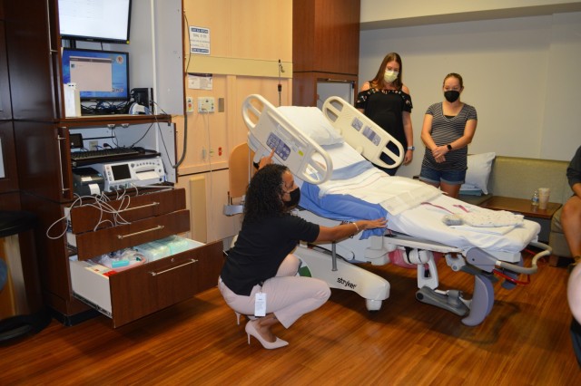 Expectant moms have group option for prenatal care
