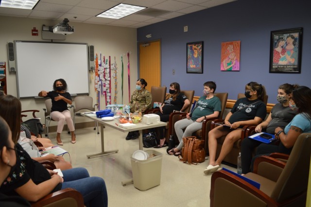 Expectant moms have group option for prenatal care