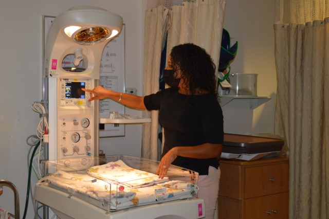 Expectant moms have group option for prenatal care