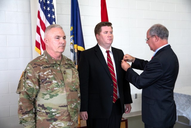 U.S. Representative Brett Guthrie (right) pins on the Bronze Star Medal with Valor on Kentucky National Guard veteran Sgt. John Burlew (center) at the Owensboro Armory in Owensboro, Ky. on June 10, 2022. Burlew was awarded the medal for actions in Afghanistan in 2022.