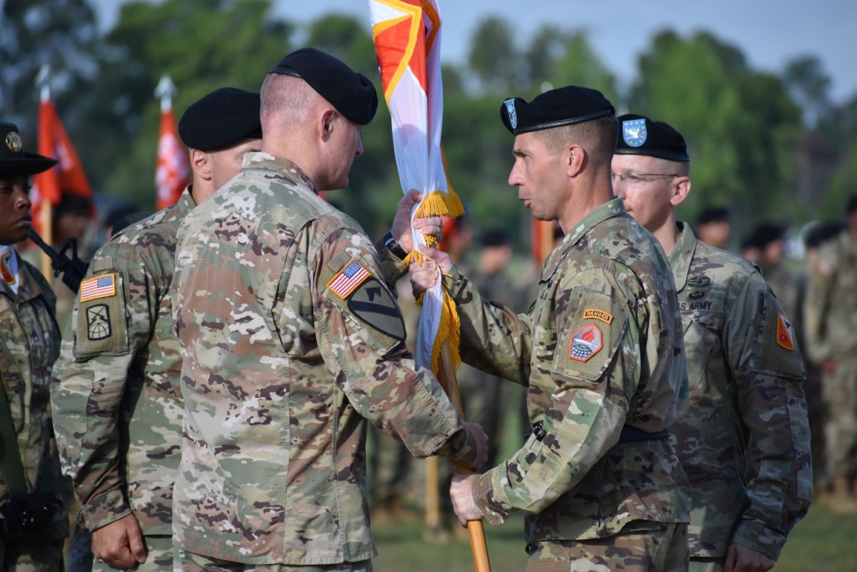 15th Signal Brigade welcomes new commander | Article | The United ...