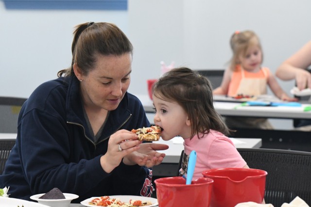 Fort Drum New Parent Support Group helps community members prepare healthy snacks for summer