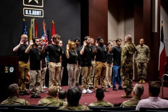 AMCOM celebrates Army Birthday by swearing in new Soldiers