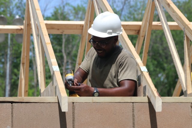 Carpenter works on Horizontal Project