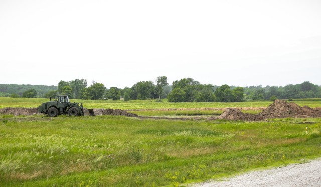 Iowa Guard engineers build berms for new battle course