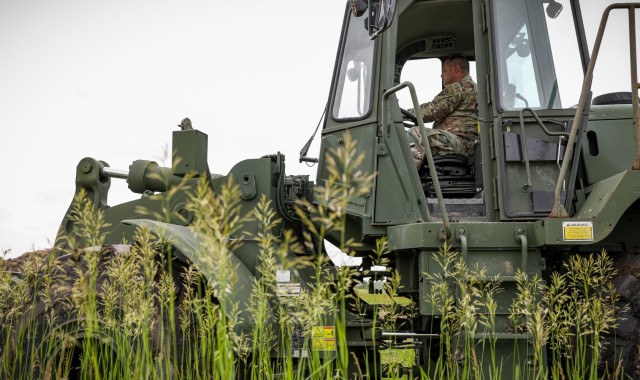Iowa Guard engineers build berms for new battle course