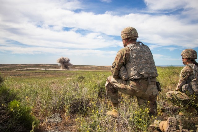 Iowa Soldiers support Western Strike, display demo skills