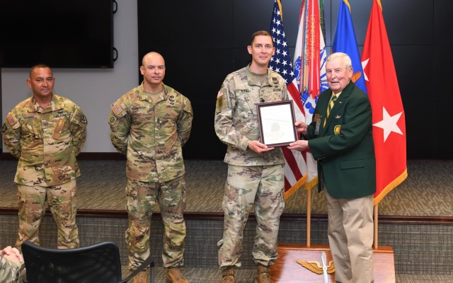 1-212th Aviation Regiment receives flight safety award