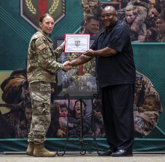 1ID Hosts Big Red One Year of Family Award Ceremony