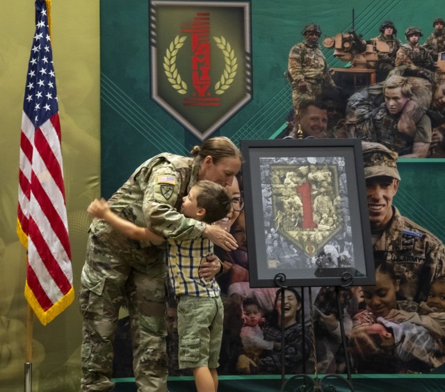 1ID Hosts Big Red One Year of Family Award Ceremony