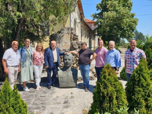 Garrison, service members visit Bulgarian museum for reflection, partnership