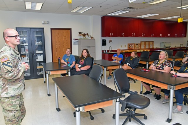 MEDCoE hosts Minnesota educators during recruitment visit