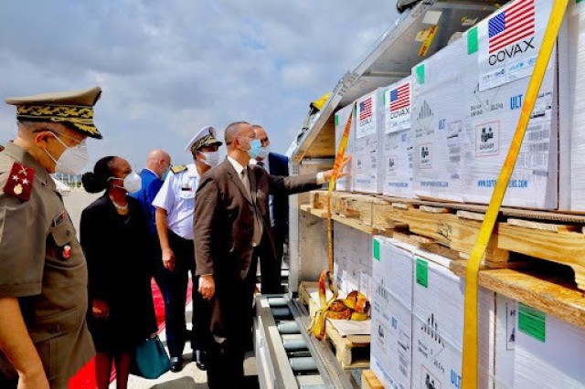 Tunisian Minister of Health Ali Mrabet, along with U.S. and Tunisian officials, inspects a shipment of nearly half a million U.S. donated Pfizer COVID-19 vaccine doses that were unloaded at Aéroport International de Tunis Carthage in Tunis, Tunisia, on September 9, 2021. This is the second such shipment of vaccine doses donated by the U.S. government to Tunisia to date. In addition to 1.4 million Moderna and Pfizer vaccine doses donated by the U.S government, as of September 9, 2021, USAID has provided $37 million to support Tunisia’s response to and recovery from COVID-19.