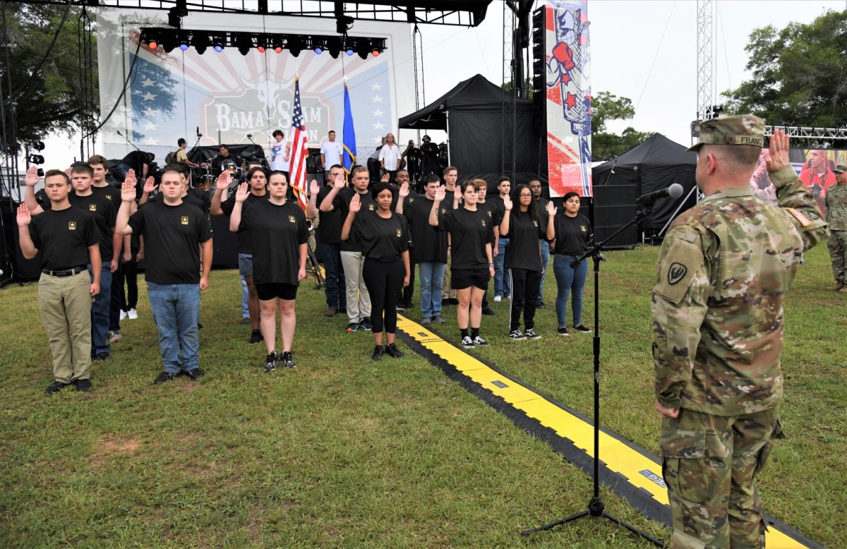 Fort Rucker kicks off Freedom Fest with swearingin ceremony Article