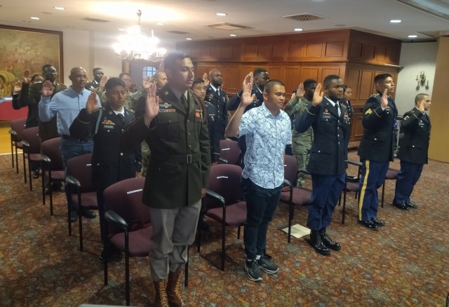 USAG Bavaria welcomes 22 new US citizens during naturalization ceremony