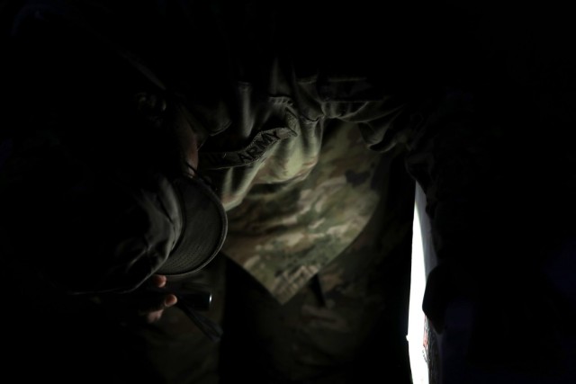 Field Feeding Teams Fuel Red Arrow Soldiers